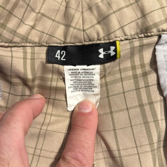 Under Armour tan plaid shorts size 42. - Picture 2 of 3
